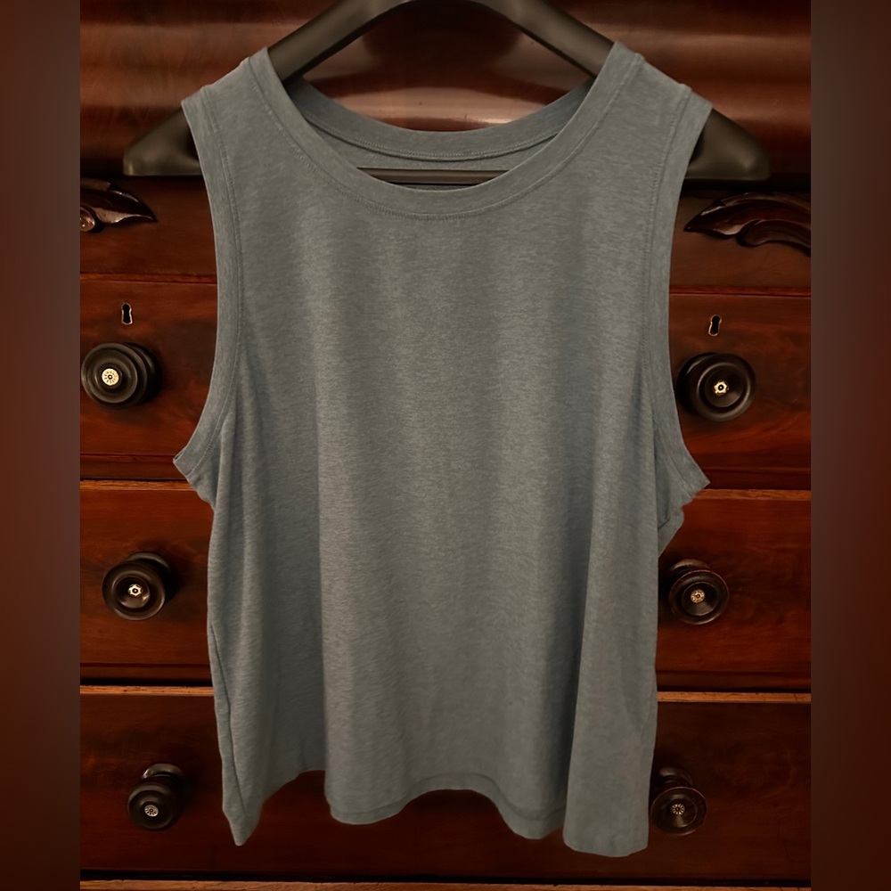 Beyond Yoga Blue-Gray Featherweight Rebalance Tank